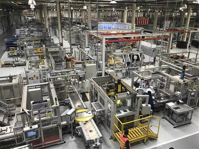 名爵HS世界級發動機比領克01和WEY VV6強多少一一探訪上汽臨港工廠