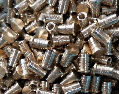 眾普五金精密機加工產(chǎn)品可來圖來樣加工定做各類螺柱螺母切削產(chǎn)品